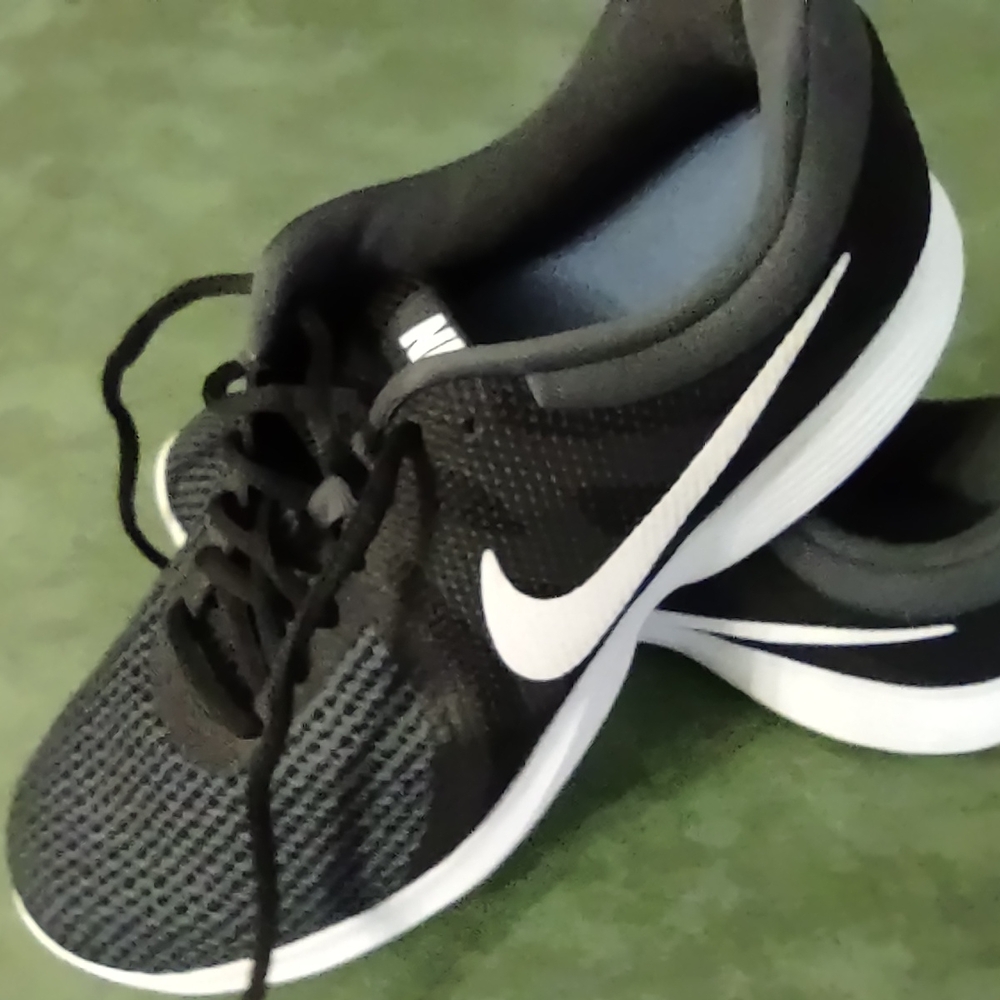 Wide Nike athletic shoes. 9 1/2W